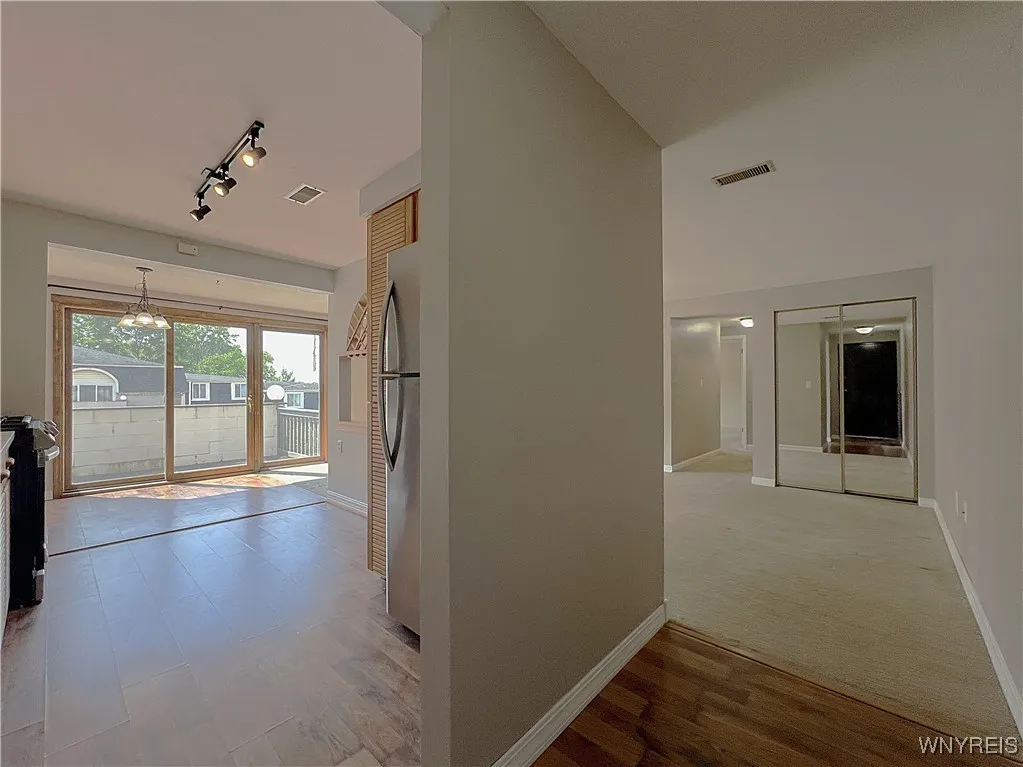 10 Cambridge E, Amherst, New York 14221, Amherst, New York 14221, 2 Bedrooms Bedrooms, 6 Rooms Rooms,1 BathroomBathrooms,Residential,For Sale,10 Cambridge E, Amherst, New York 14221,B1623267