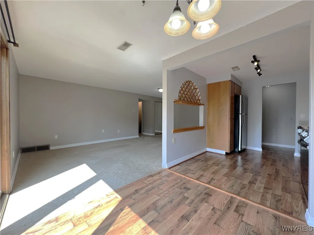 10 Cambridge E, Amherst, New York 14221, Amherst, New York 14221, 2 Bedrooms Bedrooms, 6 Rooms Rooms,1 BathroomBathrooms,Residential,For Sale,10 Cambridge E, Amherst, New York 14221,B1623267