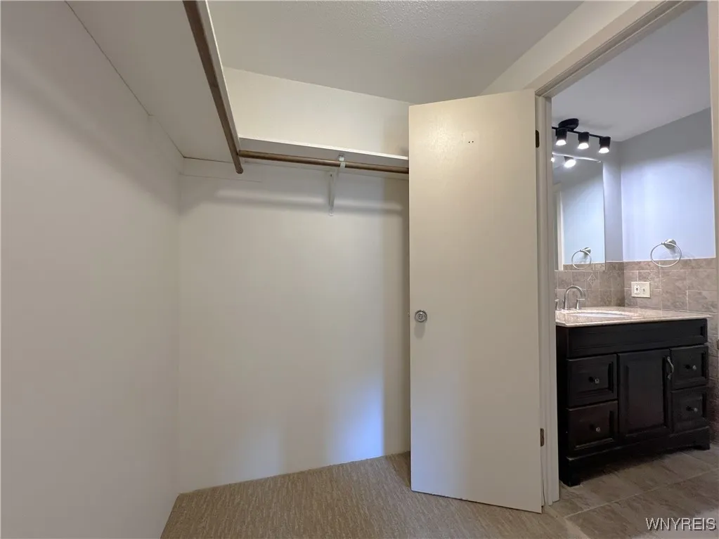 10 Cambridge E, Amherst, New York 14221, Amherst, New York 14221, 2 Bedrooms Bedrooms, 6 Rooms Rooms,1 BathroomBathrooms,Residential,For Sale,10 Cambridge E, Amherst, New York 14221,B1623267