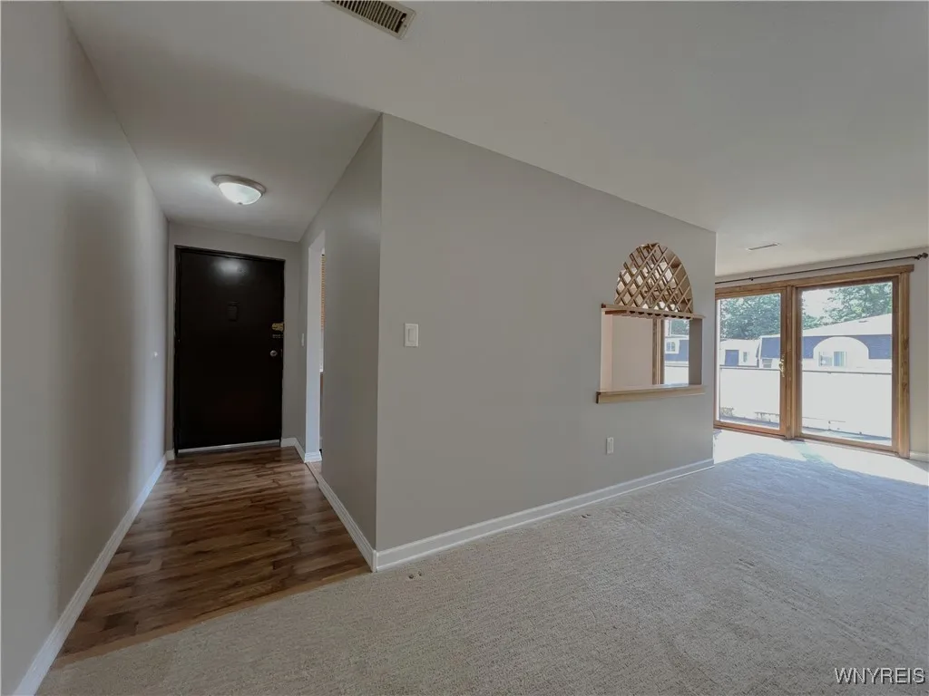 10 Cambridge E, Amherst, New York 14221, Amherst, New York 14221, 2 Bedrooms Bedrooms, 6 Rooms Rooms,1 BathroomBathrooms,Residential,For Sale,10 Cambridge E, Amherst, New York 14221,B1623267