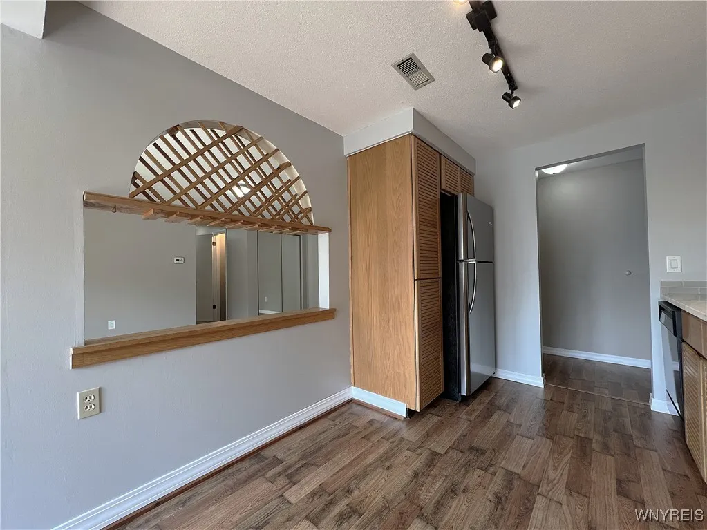 10 Cambridge E, Amherst, New York 14221, Amherst, New York 14221, 2 Bedrooms Bedrooms, 6 Rooms Rooms,1 BathroomBathrooms,Residential,For Sale,10 Cambridge E, Amherst, New York 14221,B1623267