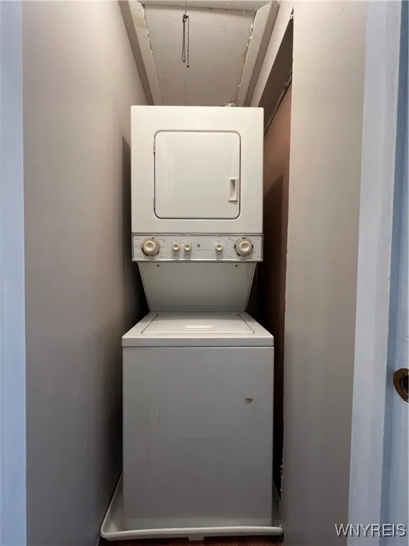 10 Cambridge E, Amherst, New York 14221, Amherst, New York 14221, 2 Bedrooms Bedrooms, 6 Rooms Rooms,1 BathroomBathrooms,Residential,For Sale,10 Cambridge E, Amherst, New York 14221,B1623267
