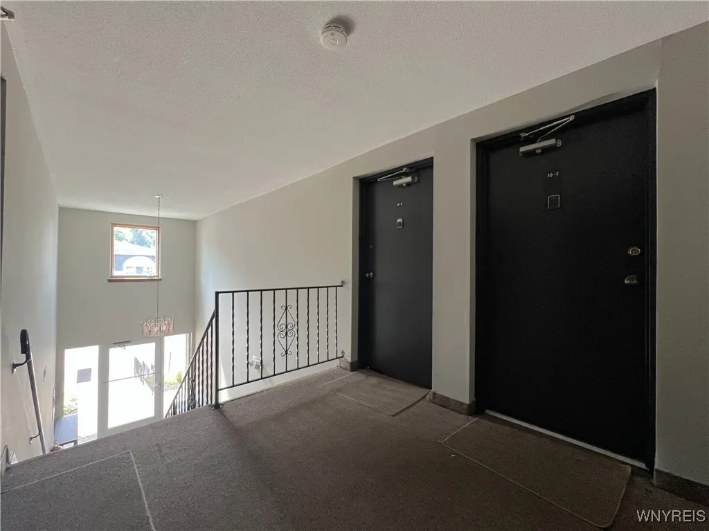 10 Cambridge E, Amherst, New York 14221, Amherst, New York 14221, 2 Bedrooms Bedrooms, 6 Rooms Rooms,1 BathroomBathrooms,Residential,For Sale,10 Cambridge E, Amherst, New York 14221,B1623267