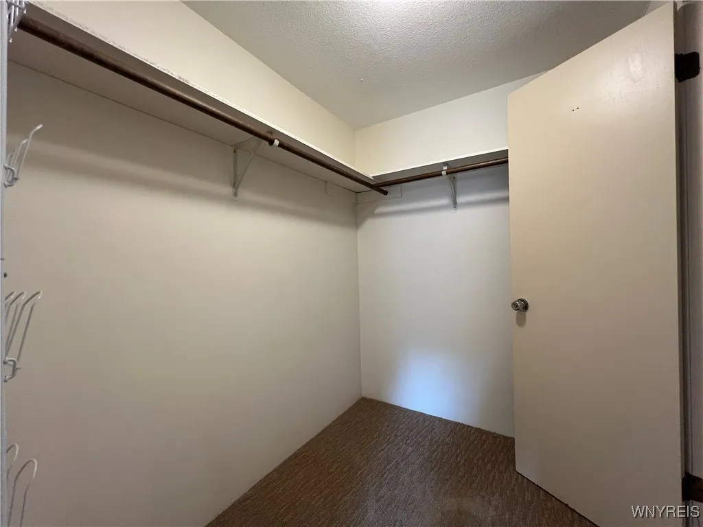 10 Cambridge E, Amherst, New York 14221, Amherst, New York 14221, 2 Bedrooms Bedrooms, 6 Rooms Rooms,1 BathroomBathrooms,Residential,For Sale,10 Cambridge E, Amherst, New York 14221,B1623267