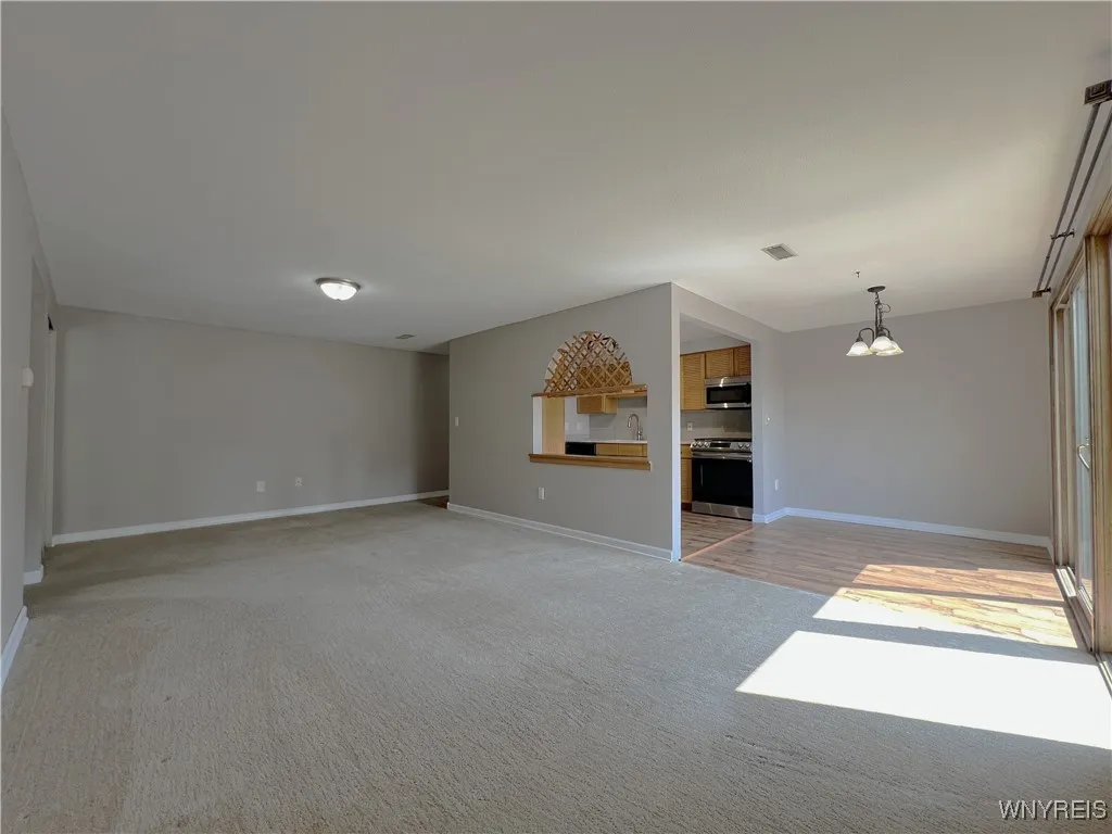 10 Cambridge E, Amherst, New York 14221, Amherst, New York 14221, 2 Bedrooms Bedrooms, 6 Rooms Rooms,1 BathroomBathrooms,Residential,For Sale,10 Cambridge E, Amherst, New York 14221,B1623267