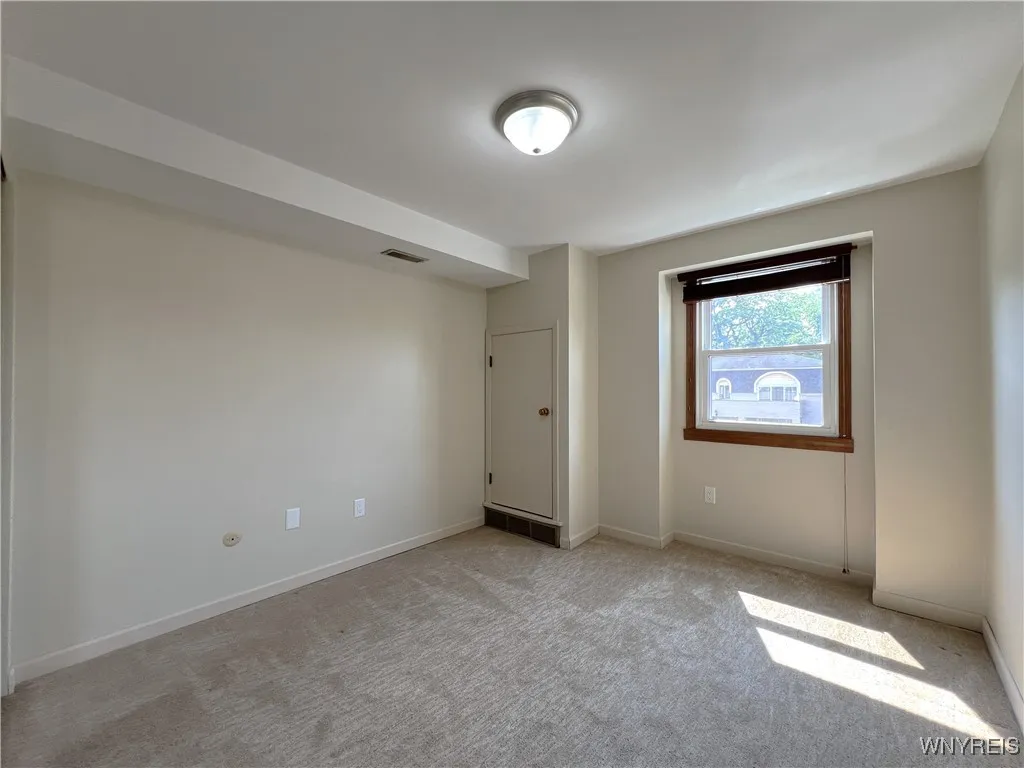 10 Cambridge E, Amherst, New York 14221, Amherst, New York 14221, 2 Bedrooms Bedrooms, 6 Rooms Rooms,1 BathroomBathrooms,Residential,For Sale,10 Cambridge E, Amherst, New York 14221,B1623267