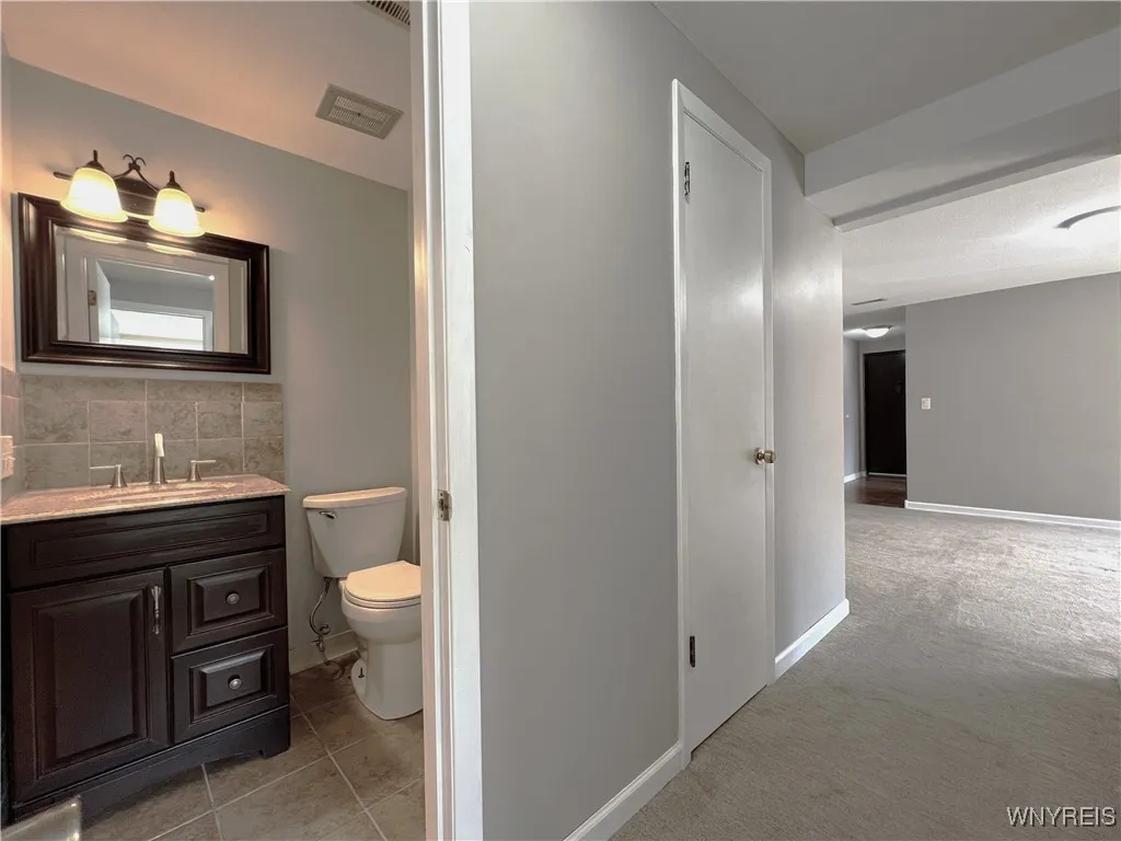 10 Cambridge E, Amherst, New York 14221, Amherst, New York 14221, 2 Bedrooms Bedrooms, 6 Rooms Rooms,1 BathroomBathrooms,Residential,For Sale,10 Cambridge E, Amherst, New York 14221,B1623267