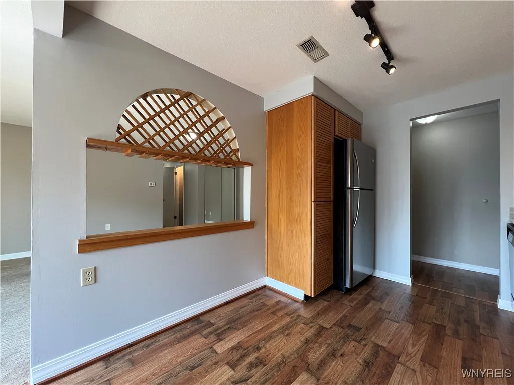 10 Cambridge E, Amherst, New York 14221, Amherst, New York 14221, 2 Bedrooms Bedrooms, 6 Rooms Rooms,1 BathroomBathrooms,Residential,For Sale,10 Cambridge E, Amherst, New York 14221,B1623267