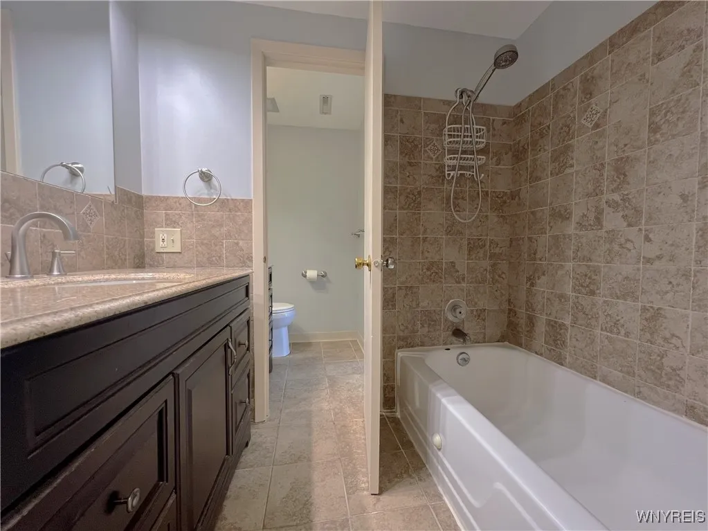 10 Cambridge E, Amherst, New York 14221, Amherst, New York 14221, 2 Bedrooms Bedrooms, 6 Rooms Rooms,1 BathroomBathrooms,Residential,For Sale,10 Cambridge E, Amherst, New York 14221,B1623267