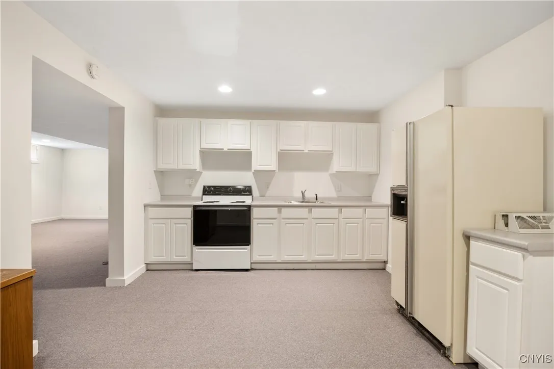 lower level full kitchen