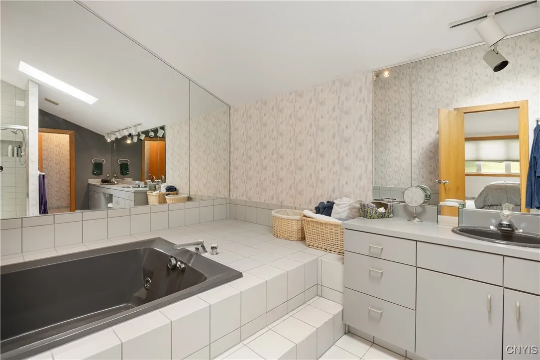 6925 Woodchuck Hill Road, Dewitt, New York 13066, De Witt, New York 13066, 5 Bedrooms Bedrooms, 12 Rooms Rooms,3 BathroomsBathrooms,Residential,For Sale,6925 Woodchuck Hill Road, Dewitt, New York 13066,S1622476