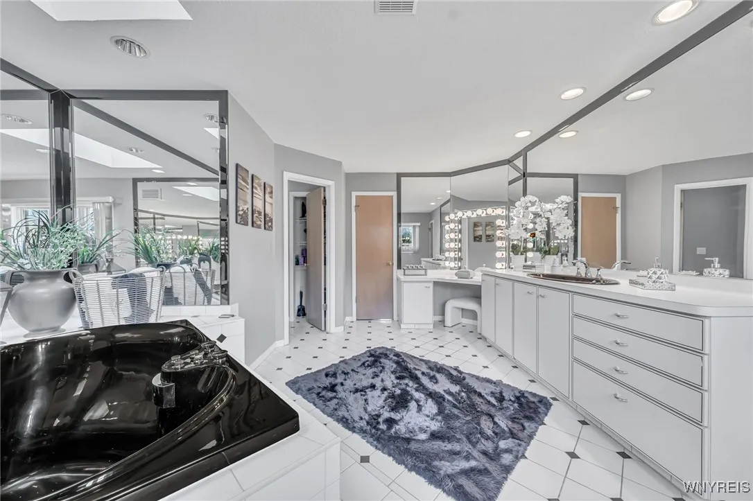 68 Rolling Woods Lane S, West Seneca, New York 142, West Seneca, New York 14224, 5 Bedrooms Bedrooms, 9 Rooms Rooms,2 BathroomsBathrooms,Residential,Closed,68 Rolling Woods Lane S, West Seneca, New York 142,0,B1623131