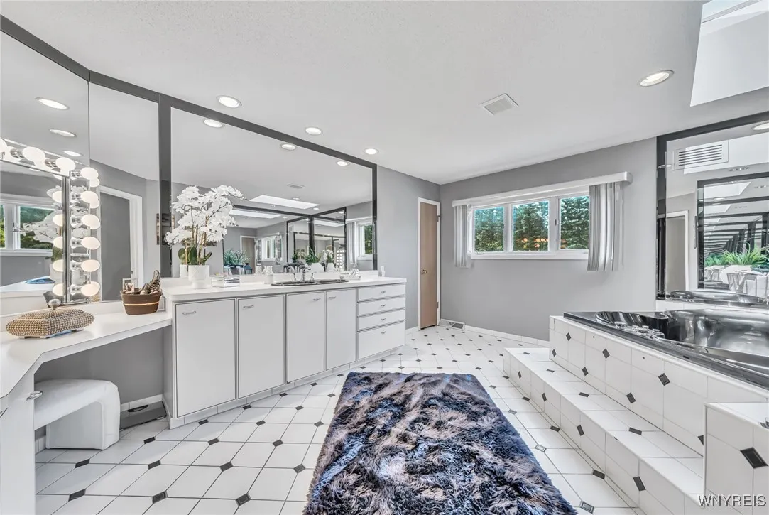 68 Rolling Woods Lane S, West Seneca, New York 142, West Seneca, New York 14224, 5 Bedrooms Bedrooms, 9 Rooms Rooms,2 BathroomsBathrooms,Residential,Closed,68 Rolling Woods Lane S, West Seneca, New York 142,0,B1623131