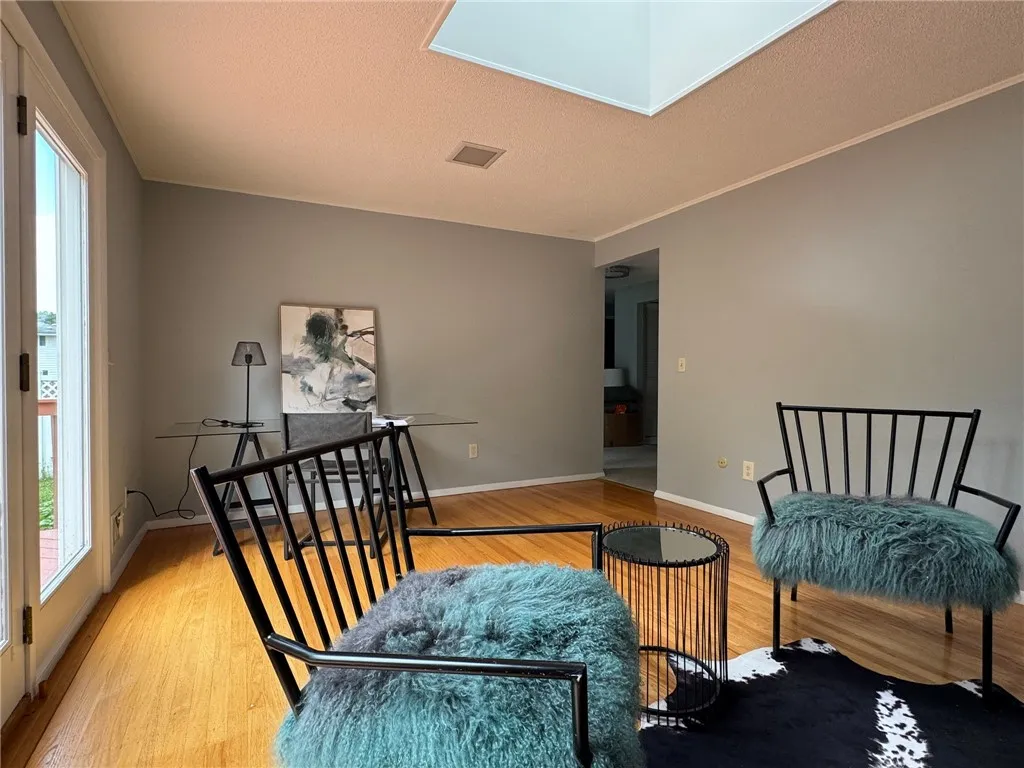 The family room offers additional spcae for intimate gatherings and large parties, alike.