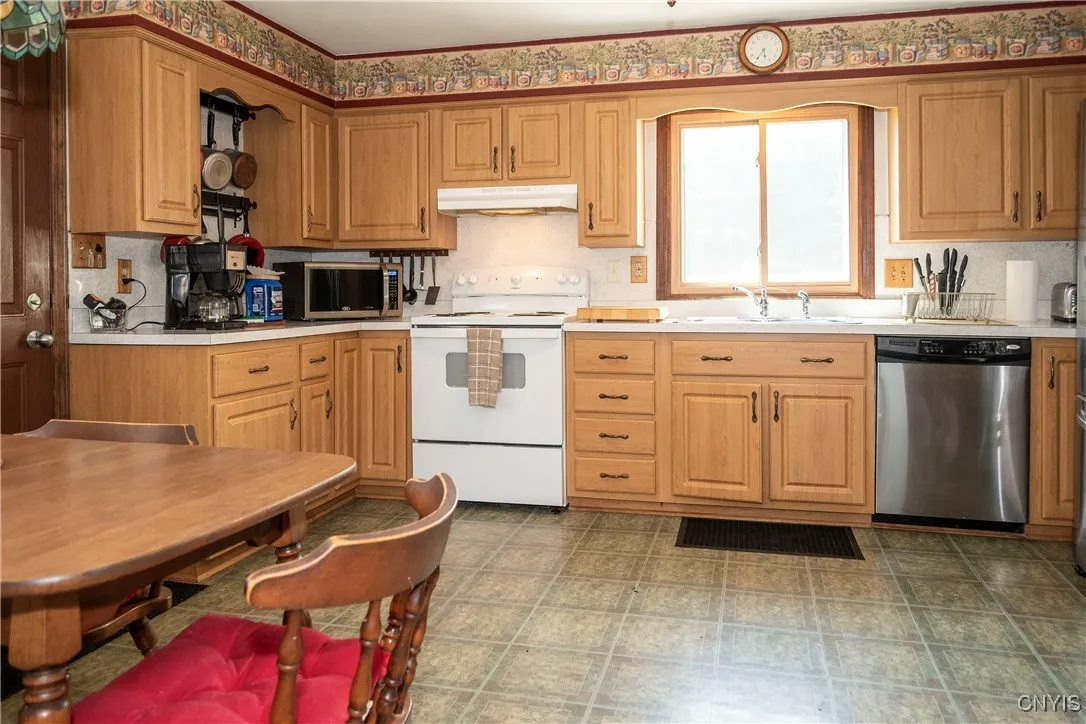 8762 Grange Hill Road, Paris, New York 13456, Paris, New York 13456, 4 Bedrooms Bedrooms, 9 Rooms Rooms,2 BathroomsBathrooms,Residential,For Sale,8762 Grange Hill Road, Paris, New York 13456,S1621775