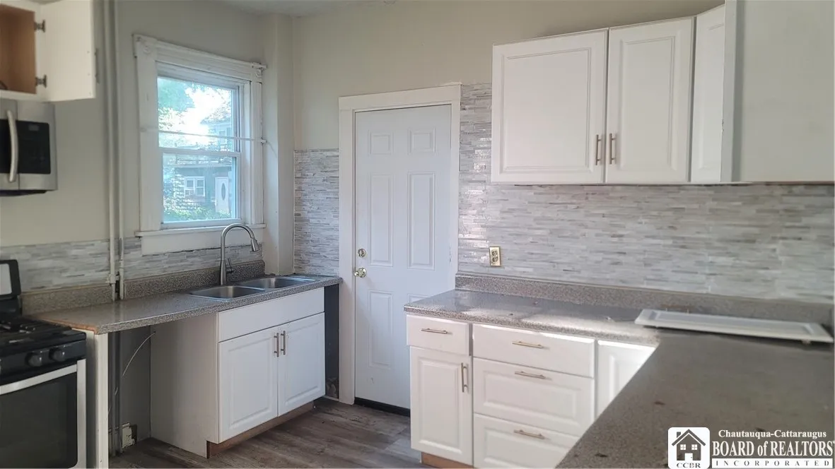 10 Mcdaniel Avenue, Jamestown, New York 14701, Jamestown, New York 14701, 4 Bedrooms Bedrooms, 9 Rooms Rooms,2 BathroomsBathrooms,Residential,For Sale,10 Mcdaniel Avenue, Jamestown, New York 14701,R1621770