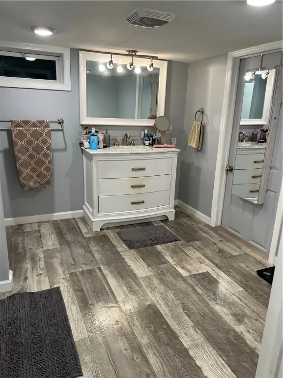 Lowe level bath