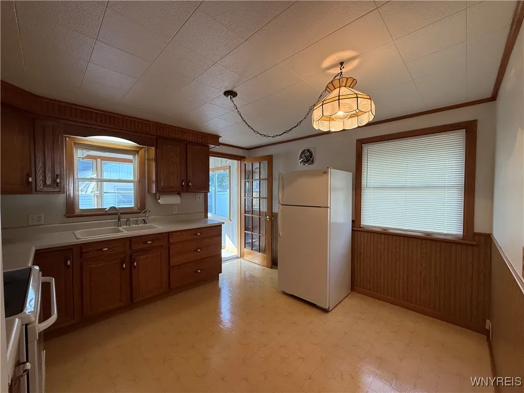 365 Linwood Avenue, North Tonawanda, New York 1412, North Tonawanda, New York 14120, 4 Bedrooms Bedrooms, 9 Rooms Rooms,1 BathroomBathrooms,Residential,For Sale,365 Linwood Avenue, North Tonawanda, New York 1412,B1623058