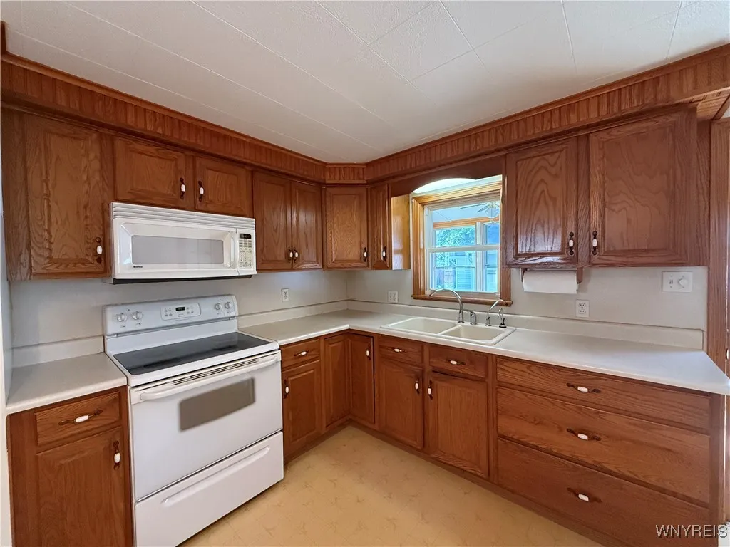 365 Linwood Avenue, North Tonawanda, New York 1412, North Tonawanda, New York 14120, 4 Bedrooms Bedrooms, 9 Rooms Rooms,1 BathroomBathrooms,Residential,For Sale,365 Linwood Avenue, North Tonawanda, New York 1412,B1623058