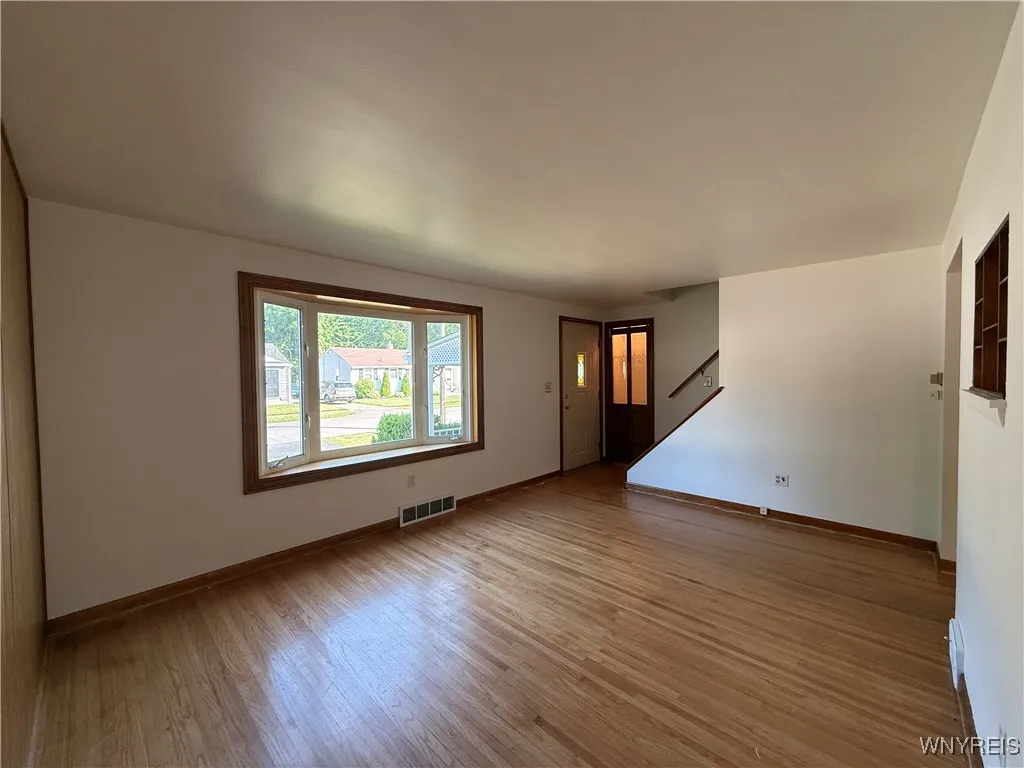 365 Linwood Avenue, North Tonawanda, New York 1412, North Tonawanda, New York 14120, 4 Bedrooms Bedrooms, 9 Rooms Rooms,1 BathroomBathrooms,Residential,For Sale,365 Linwood Avenue, North Tonawanda, New York 1412,B1623058