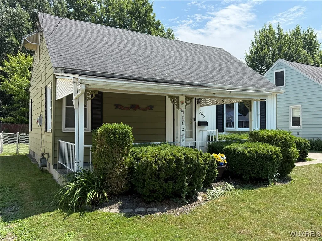 365 Linwood Avenue, North Tonawanda, New York 1412, North Tonawanda, New York 14120, 4 Bedrooms Bedrooms, 9 Rooms Rooms,1 BathroomBathrooms,Residential,For Sale,365 Linwood Avenue, North Tonawanda, New York 1412,B1623058