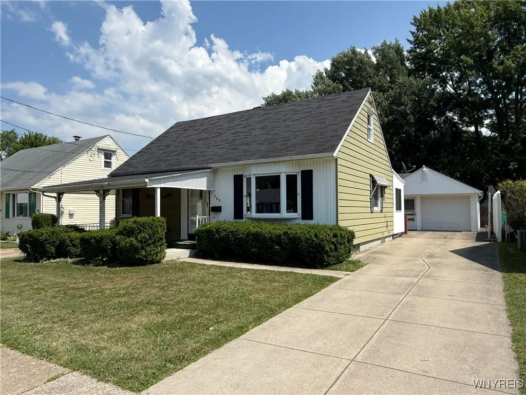 365 Linwood Avenue, North Tonawanda, New York 1412, North Tonawanda, New York 14120, 4 Bedrooms Bedrooms, 9 Rooms Rooms,1 BathroomBathrooms,Residential,For Sale,365 Linwood Avenue, North Tonawanda, New York 1412,B1623058