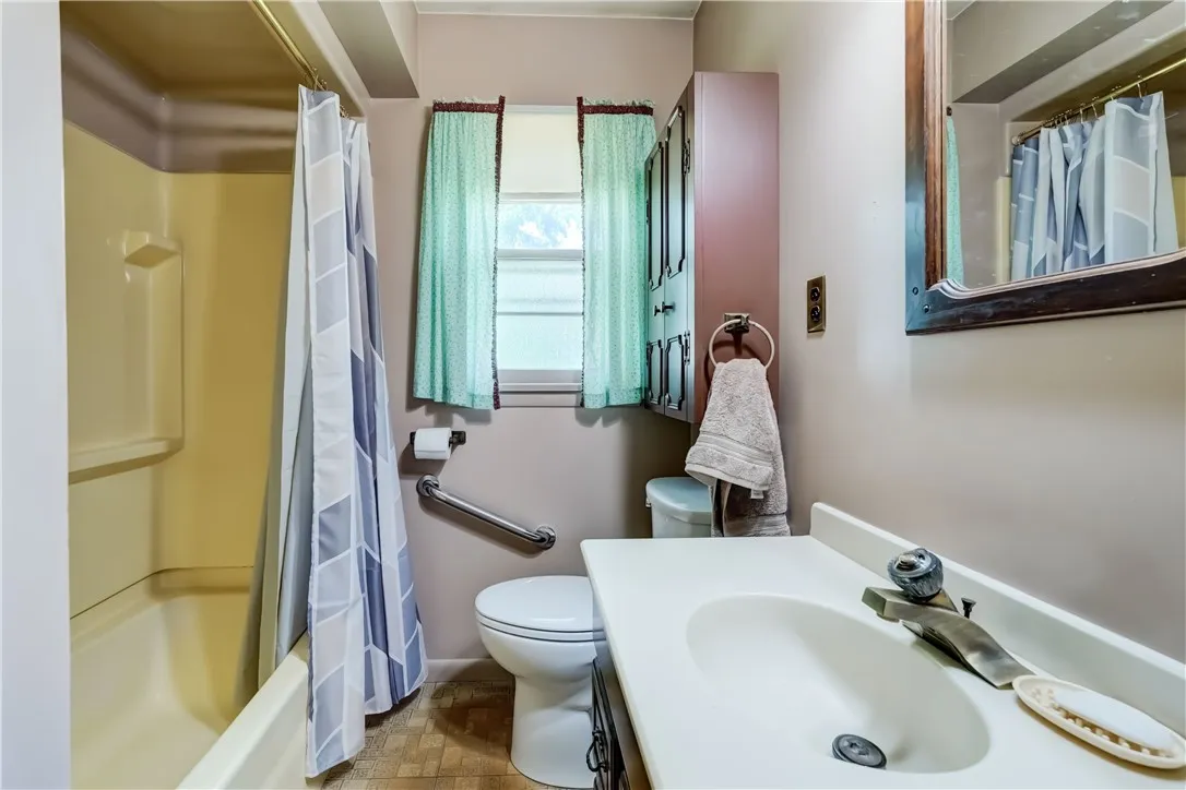 29 Country Lane, Penfield, New York 14526, Penfield, New York 14526, 3 Bedrooms Bedrooms, 6 Rooms Rooms,1 BathroomBathrooms,Residential,For Sale,29 Country Lane, Penfield, New York 14526,R1623024