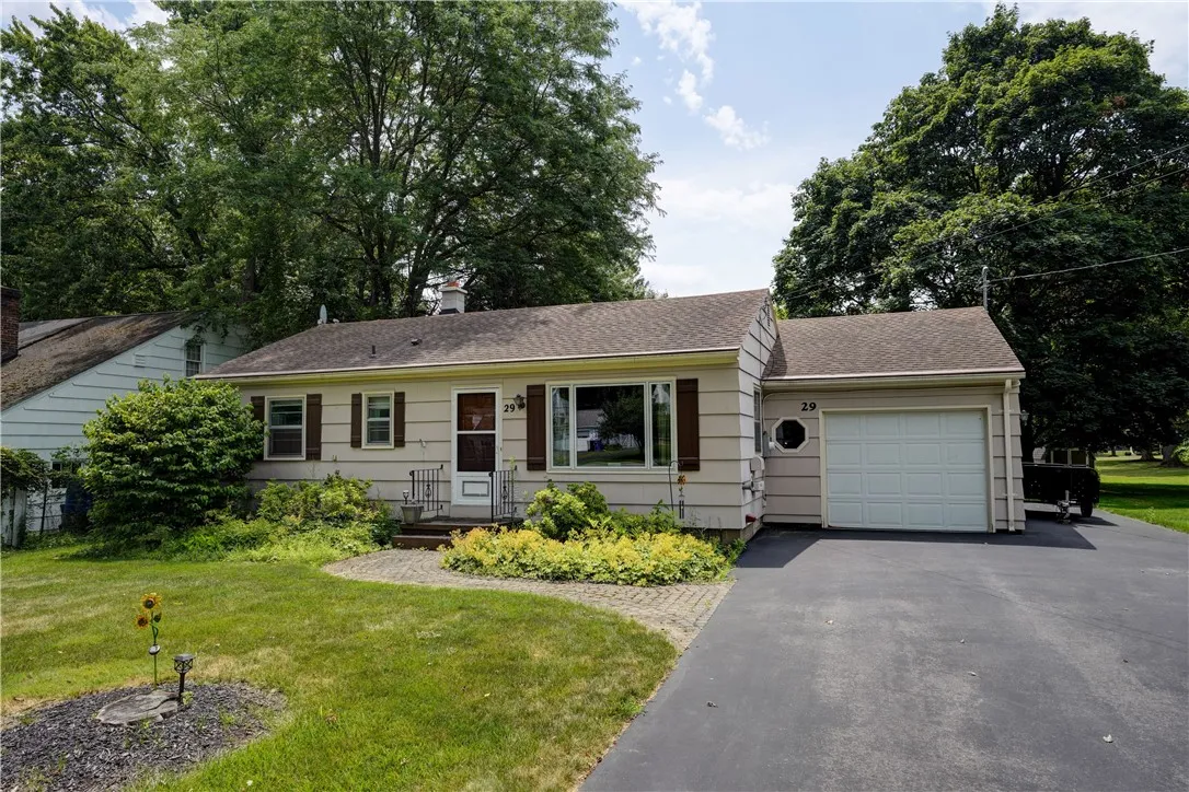29 Country Lane, Penfield, New York 14526, Penfield, New York 14526, 3 Bedrooms Bedrooms, 6 Rooms Rooms,1 BathroomBathrooms,Residential,For Sale,29 Country Lane, Penfield, New York 14526,R1623024