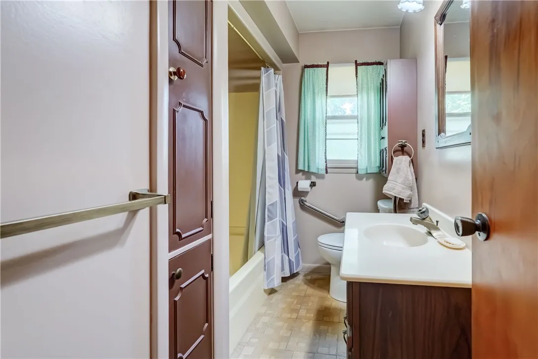 29 Country Lane, Penfield, New York 14526, Penfield, New York 14526, 3 Bedrooms Bedrooms, 6 Rooms Rooms,1 BathroomBathrooms,Residential,For Sale,29 Country Lane, Penfield, New York 14526,R1623024