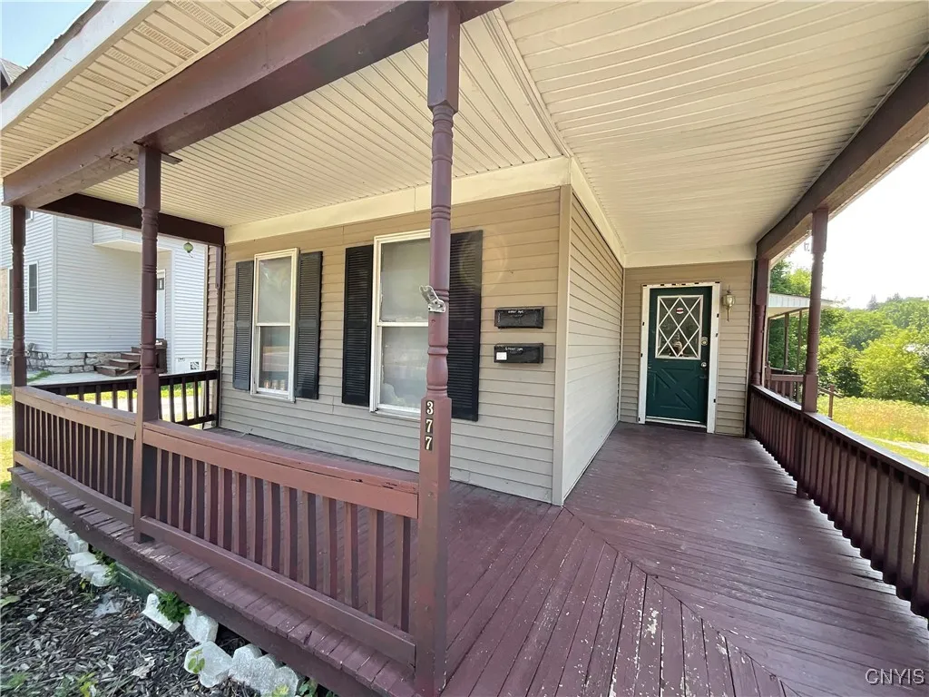 377 West Main Street, Watertown City, New York 136, Watertown City, New York 13601, 3 Bedrooms Bedrooms, 6 Rooms Rooms,1 BathroomBathrooms,Residential Lease,For Rent,377 West Main Street, Watertown City, New York 136,S1623313