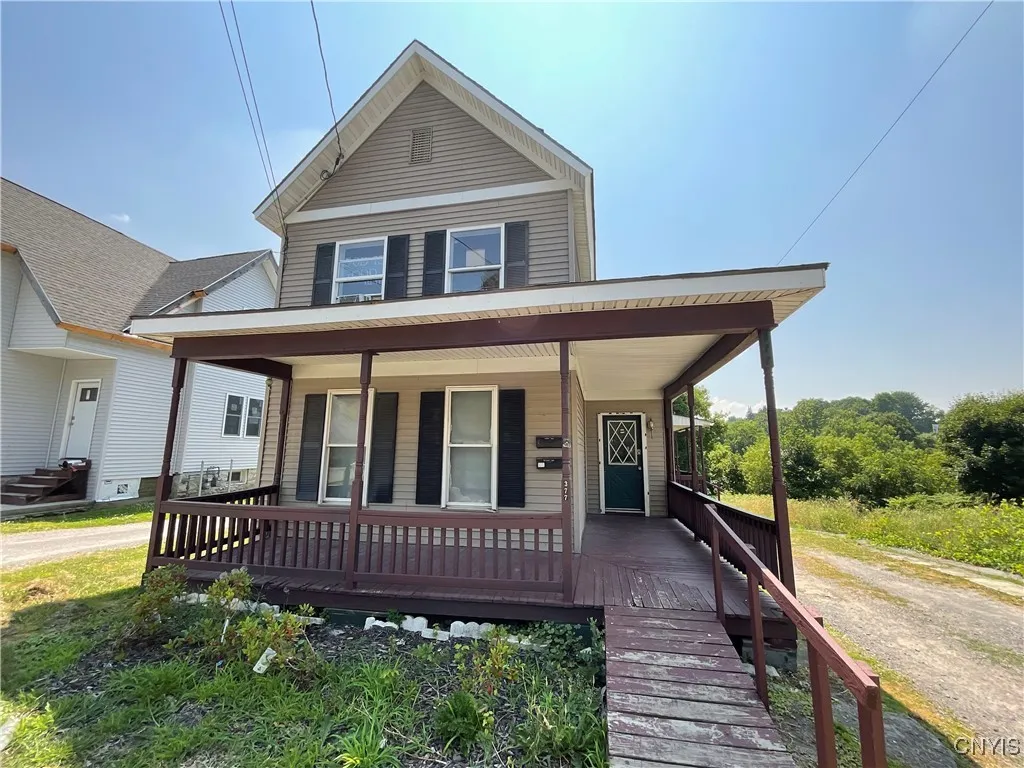 377 West Main Street, Watertown City, New York 136, Watertown City, New York 13601, 3 Bedrooms Bedrooms, 6 Rooms Rooms,1 BathroomBathrooms,Residential Lease,For Rent,377 West Main Street, Watertown City, New York 136,S1623313