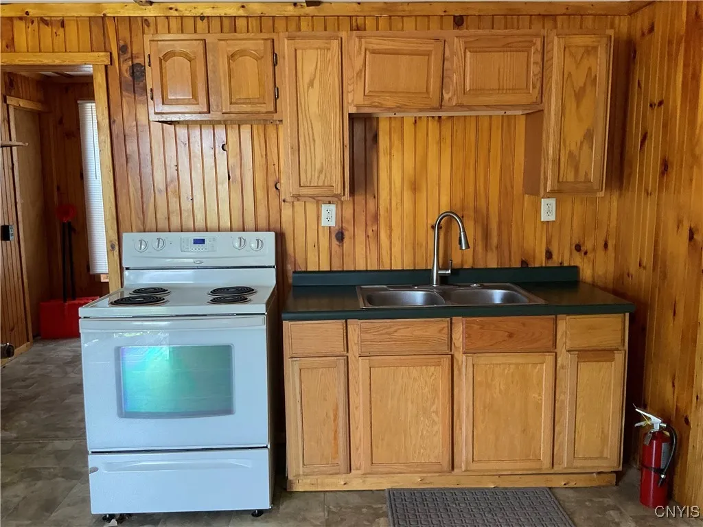 377 West Main Street, Watertown City, New York 136, Watertown City, New York 13601, 3 Bedrooms Bedrooms, 6 Rooms Rooms,1 BathroomBathrooms,Residential Lease,For Rent,377 West Main Street, Watertown City, New York 136,S1623313