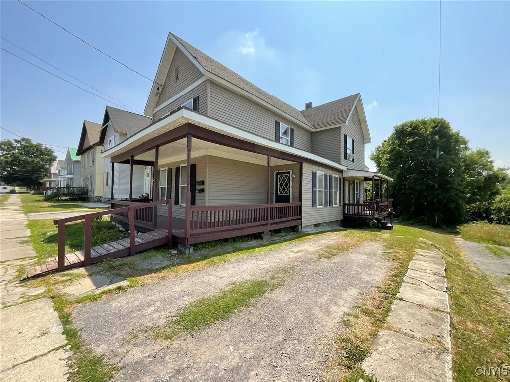 377 West Main Street, Watertown City, New York 136, Watertown City, New York 13601, 3 Bedrooms Bedrooms, 6 Rooms Rooms,1 BathroomBathrooms,Residential Lease,For Rent,377 West Main Street, Watertown City, New York 136,S1623313