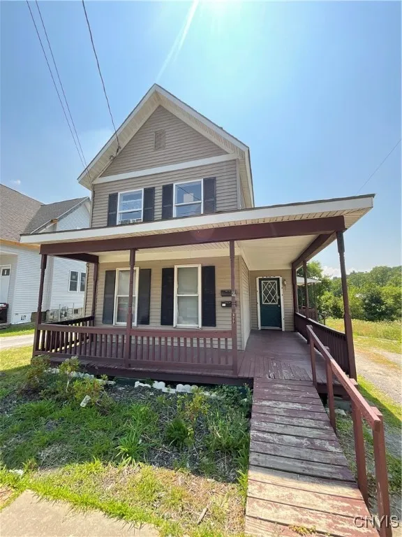 377 West Main Street, Watertown City, New York 136, Watertown City, New York 13601, 3 Bedrooms Bedrooms, 6 Rooms Rooms,1 BathroomBathrooms,Residential Lease,For Rent,377 West Main Street, Watertown City, New York 136,S1623313