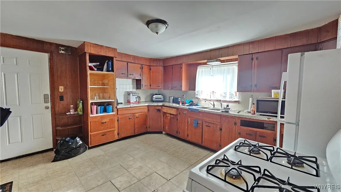 478 Northland Avenue, Buffalo, New York 14211, Buffalo, New York 14211, 6 Bedrooms Bedrooms, ,2 BathroomsBathrooms,Residential,For Sale,478 Northland Avenue, Buffalo, New York 14211,B1623185