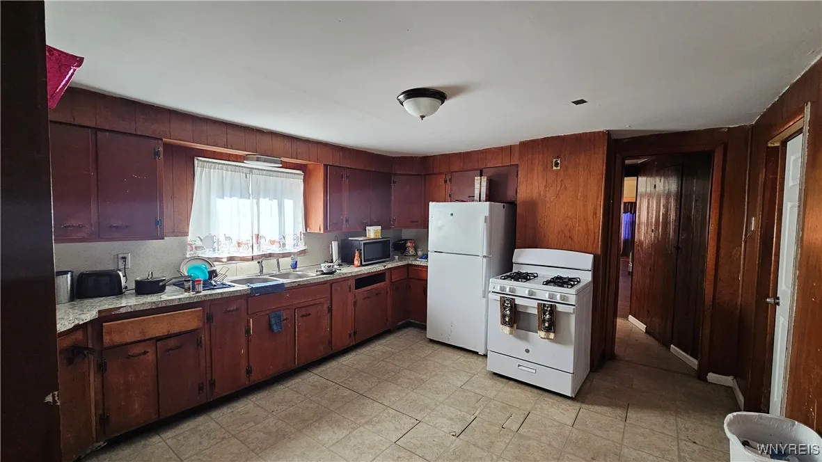 478 Northland Avenue, Buffalo, New York 14211, Buffalo, New York 14211, 6 Bedrooms Bedrooms, ,2 BathroomsBathrooms,Residential,For Sale,478 Northland Avenue, Buffalo, New York 14211,B1623185