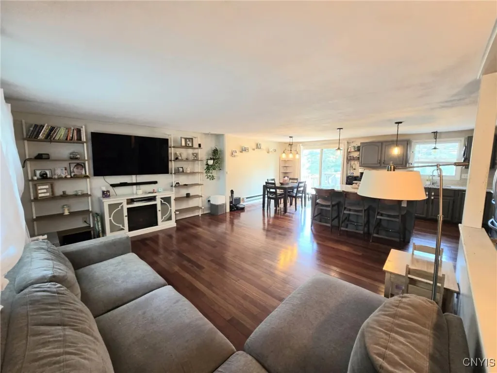 Main Livingroom