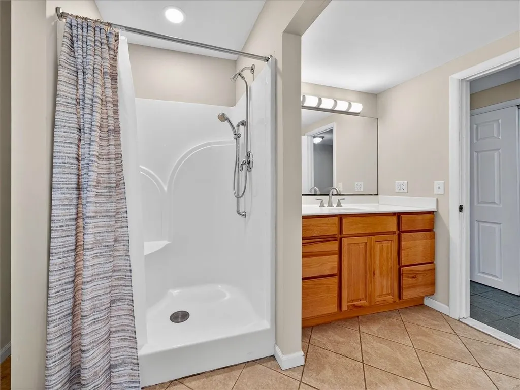 1st floor full bathroom