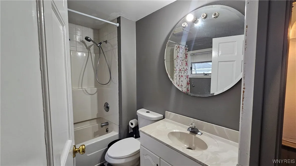 266 Lackawanna Avenue 2, Cheektowaga, New York 142, Cheektowaga, New York 14212, 5 Bedrooms Bedrooms, ,2 BathroomsBathrooms,Residential,For Sale,266 Lackawanna Avenue 2, Cheektowaga, New York 142,B1616750