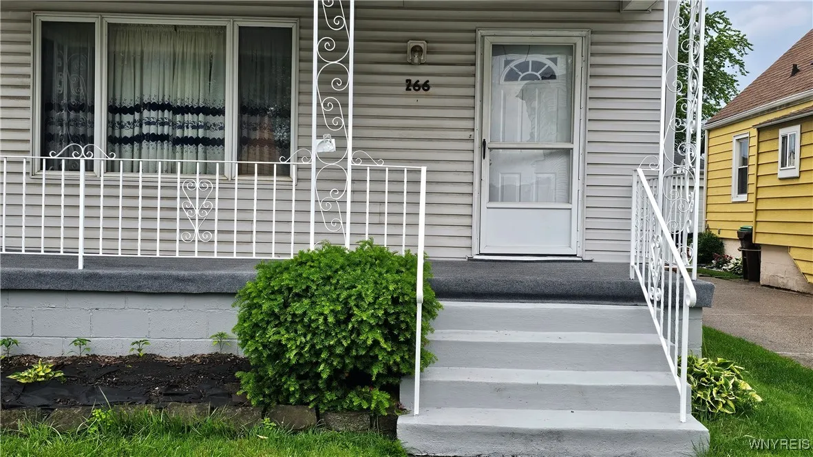 266 Lackawanna Avenue 2, Cheektowaga, New York 142, Cheektowaga, New York 14212, 5 Bedrooms Bedrooms, ,2 BathroomsBathrooms,Residential,For Sale,266 Lackawanna Avenue 2, Cheektowaga, New York 142,B1616750
