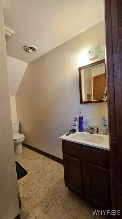 266 Lackawanna Avenue 2, Cheektowaga, New York 142, Cheektowaga, New York 14212, 5 Bedrooms Bedrooms, ,2 BathroomsBathrooms,Residential,For Sale,266 Lackawanna Avenue 2, Cheektowaga, New York 142,B1616750