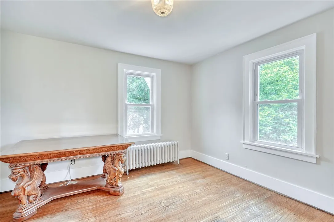 Third Bdrm - Desk can stay or be removed