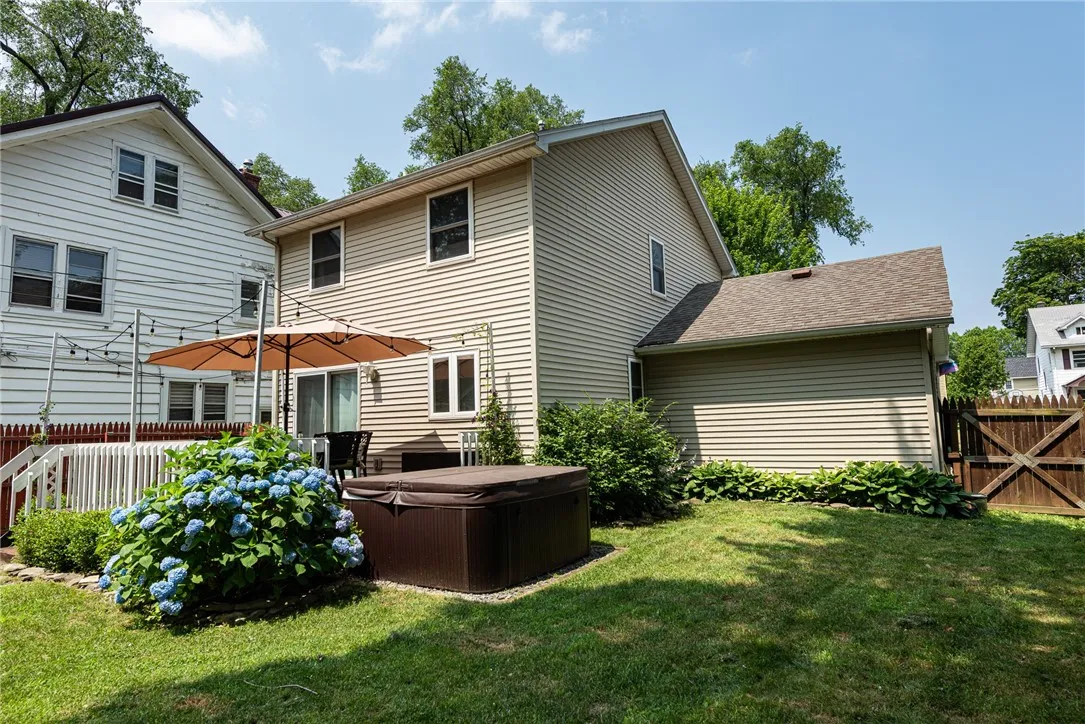 9 Burwell Road, Irondequoit, New York 14617, Irondequoit, New York 14617, 3 Bedrooms Bedrooms, 5 Rooms Rooms,1 BathroomBathrooms,Residential,For Sale,9 Burwell Road, Irondequoit, New York 14617,R1621809