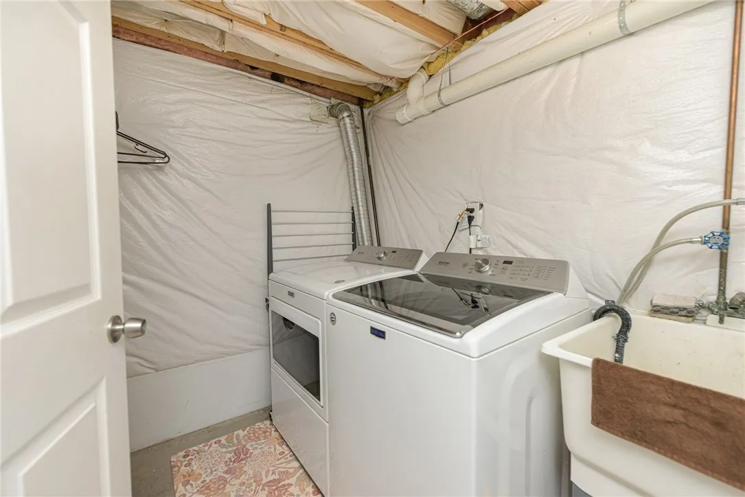 9 Burwell Road, Irondequoit, New York 14617, Irondequoit, New York 14617, 3 Bedrooms Bedrooms, 5 Rooms Rooms,1 BathroomBathrooms,Residential,For Sale,9 Burwell Road, Irondequoit, New York 14617,R1621809