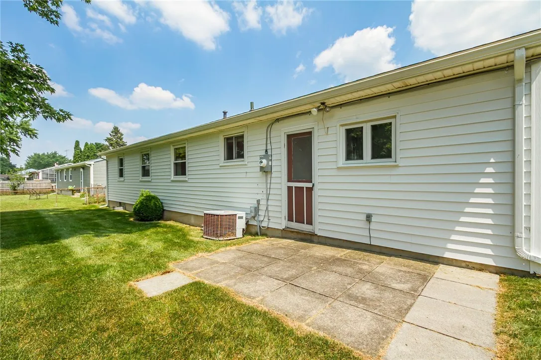 1176 Hook Road, Farmington, New York 14425, Farmington, New York 14425, 3 Bedrooms Bedrooms, 7 Rooms Rooms,1 BathroomBathrooms,Residential,For Sale,1176 Hook Road, Farmington, New York 14425,R1621055