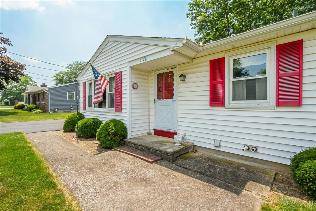1176 Hook Road, Farmington, New York 14425, Farmington, New York 14425, 3 Bedrooms Bedrooms, 7 Rooms Rooms,1 BathroomBathrooms,Residential,For Sale,1176 Hook Road, Farmington, New York 14425,R1621055