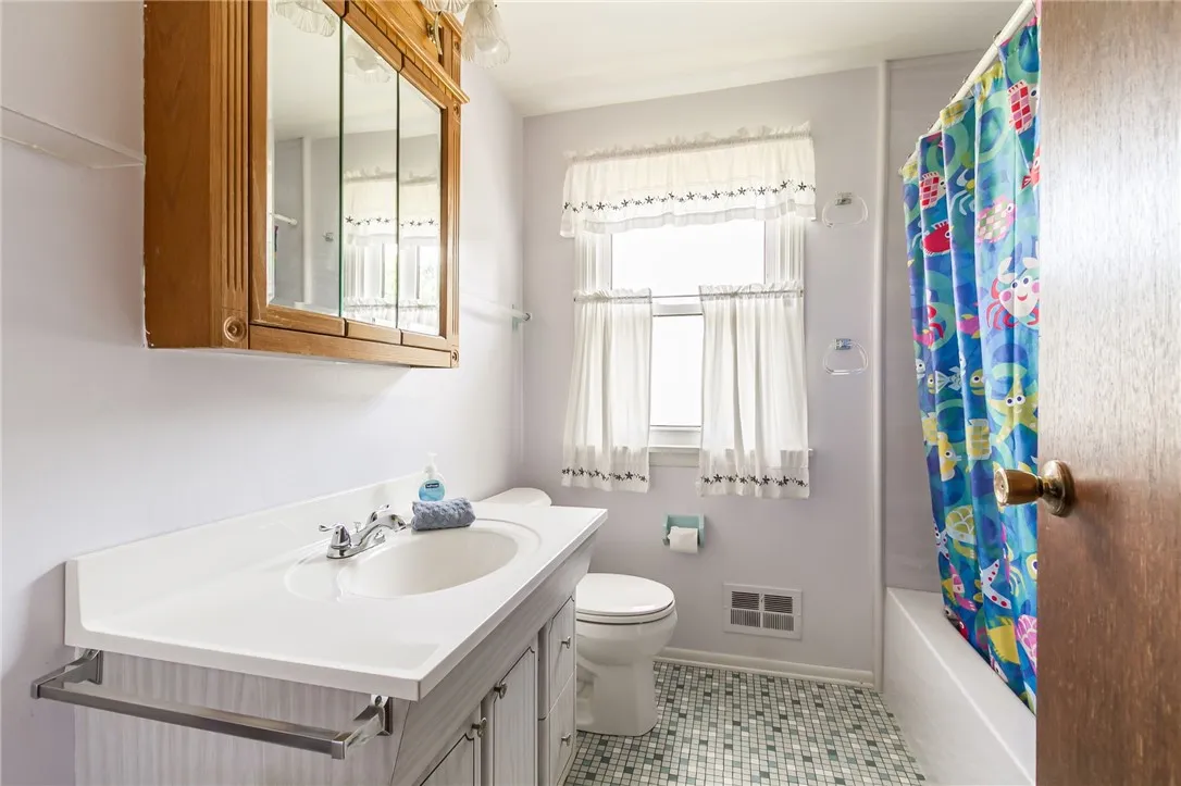 1176 Hook Road, Farmington, New York 14425, Farmington, New York 14425, 3 Bedrooms Bedrooms, 7 Rooms Rooms,1 BathroomBathrooms,Residential,For Sale,1176 Hook Road, Farmington, New York 14425,R1621055