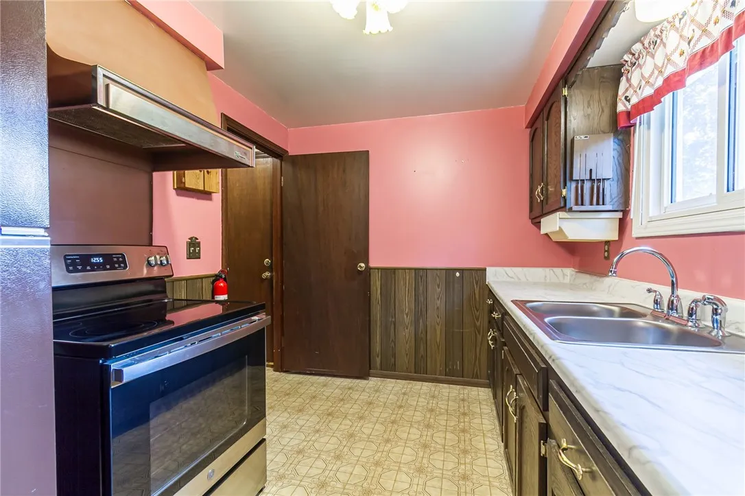 1176 Hook Road, Farmington, New York 14425, Farmington, New York 14425, 3 Bedrooms Bedrooms, 7 Rooms Rooms,1 BathroomBathrooms,Residential,For Sale,1176 Hook Road, Farmington, New York 14425,R1621055