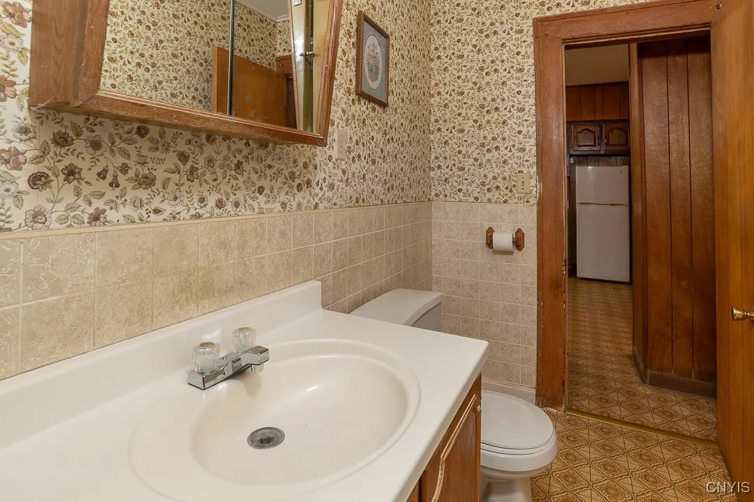 1st Flooor Bath