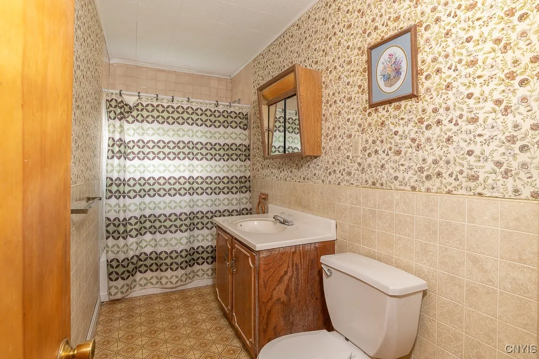 Nice 1st floor Bath
